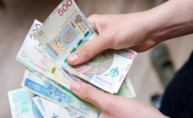 "Polska ma obowiązek podjąć działania wyjaśniające". KE reaguje na aferę z KPO