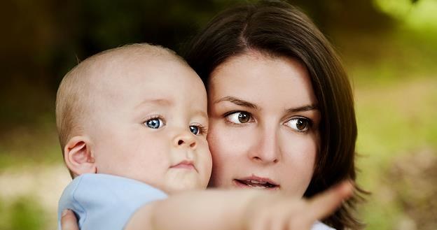 Polska mama przeznacza średnio 607 zł miesięcznie na utrzymanie dziecka /&copy;123RF/PICSEL