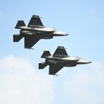 Polska mogłaby oszczędzać miliony na zakupie sprzętu z USA. Chodzi o dolara