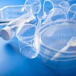 Polska nareszcie zabroni jednorazowych plastików. Sejm zadecydował 