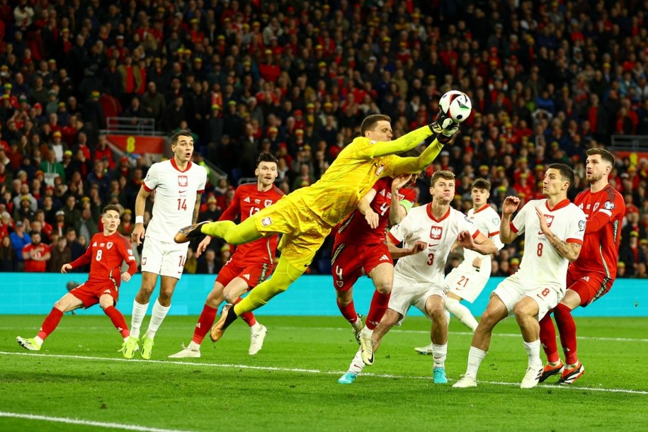 Polska po dogrywce oraz serii rzutów karnych wygrała w Cardiff z Walią /Kieran McManus/Shutterstock /East News