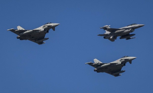 Polska poderwała myśliwce. Lotniska w Rzeszowie i Lublinie już wznowiły działalność