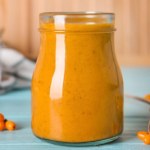 witamina C "Polska pomarańcza", która regeneruje żołądek i śluzówki. Sok powinien być w każdym domu