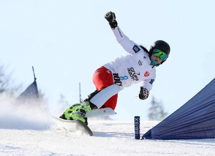 Polska snowboardzistka Olimpia Kwiatkowska podczas zjazdu w międzynarodowych mistrzostwach Polski w slalomie równoległym /Grzegorz Momot /PAP