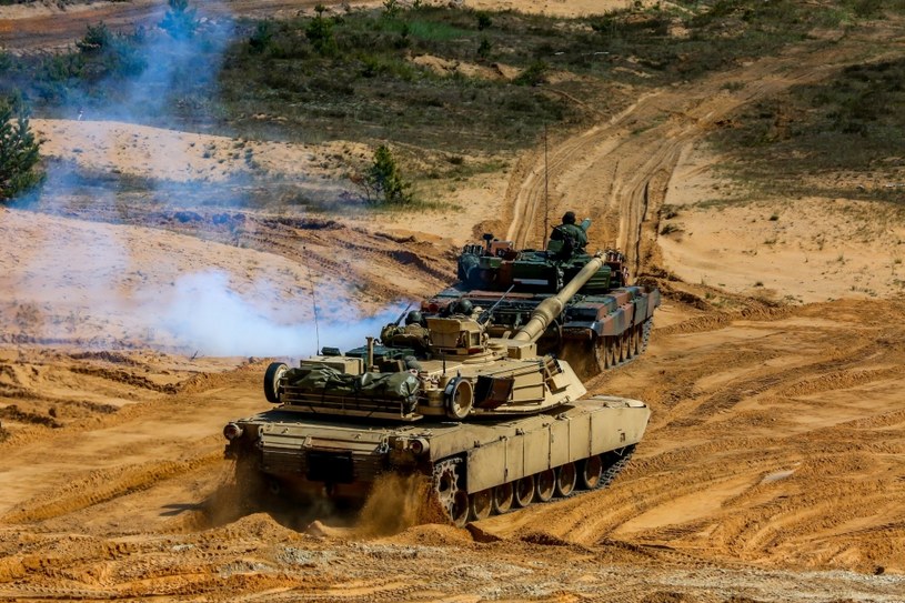 Polska stawia na uzbrojenie z USA. Na zdj. czołgi Abrams podczas manewrów NATO na Łotwie /123RF/PICSEL