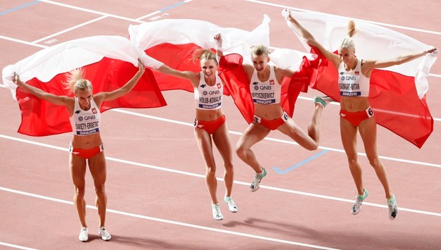 Polska sztafeta 4x400 m zdobyła srebrny medal /ROBERT GHEMENT /PAP/EPA