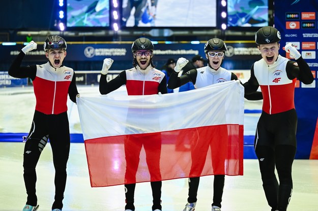 Polska sztafeta na 5000 m, w składzie: Diane Sellier, Michał Niewiński, Łukasz Kuczyński i Felix Pigeon /Marcin Gadomski /PAP