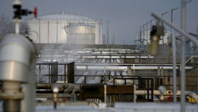 Polska uruchamia interwencyjne zapasy ropy