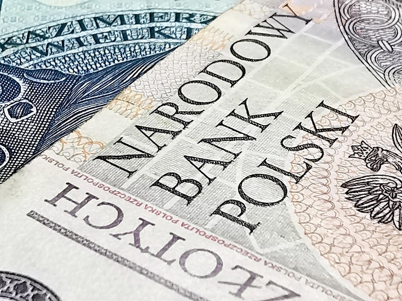 Polska waluta umacnia się do dolara, traci do euro i franka /123RF/PICSEL