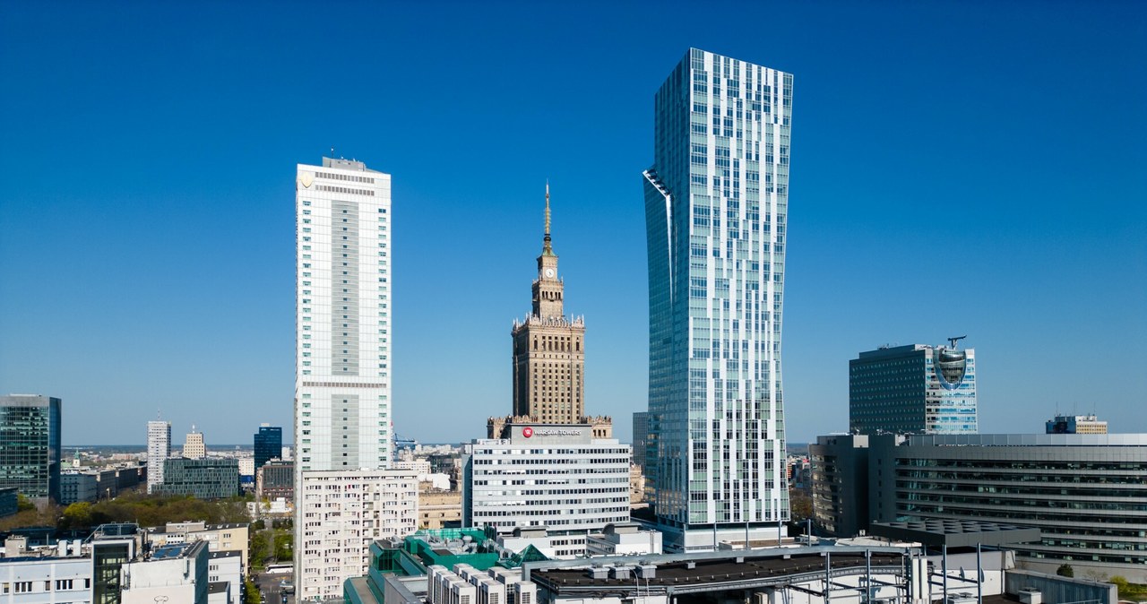Polska wykazuje jedną z najbardziej optymalnych relacji między siłą wzrostu gospodarczego a stabilnością gospodarczą wśród państw regionu - wyjaśniają analitycy z PKO BP /Łukasz Szczepański  /Reporter