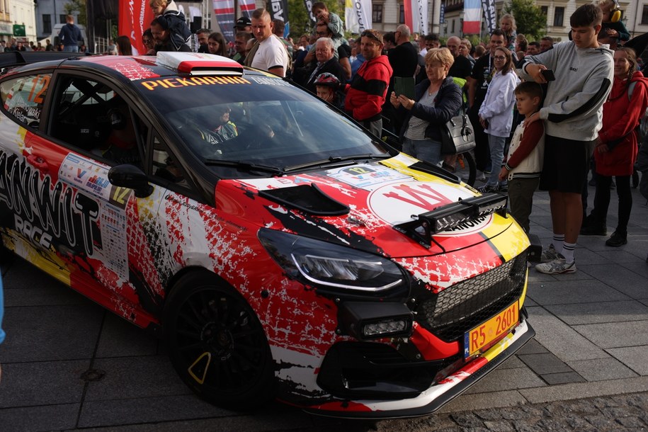 Polska załoga Jakub Ulanowski i Patryk Kielar (Ford Fiesta Rally3) podczas startu samochodowego Valvoline Rajdu Małopolski /Jarek Praszkiewicz /PAP