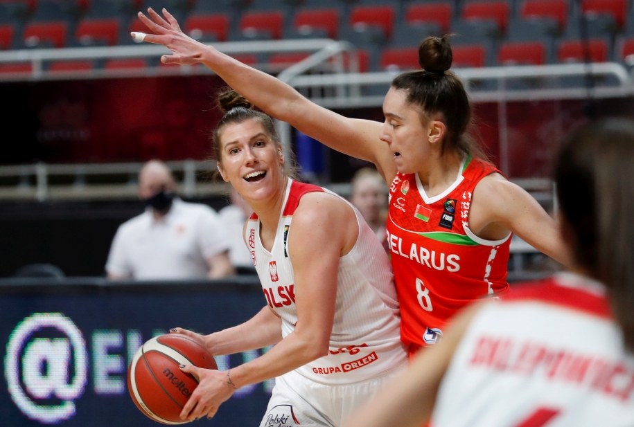 Polska zawodniczka  Julia Adamowicz w akcji /TOMS KALNINS  /PAP/EPA