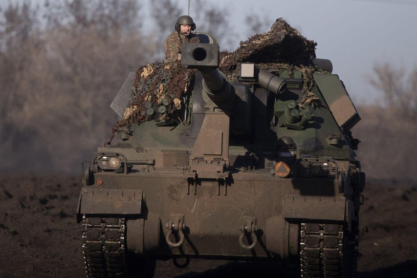 Polski AHS Krab jest jedną z artyleii o kalibrze 155 mm w ukraińskiej armii /@praisethesteph /Twitter