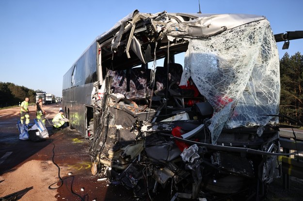 Polski autokar po wypadku w Niemczech /Clemens Bilan /PAP/EPA