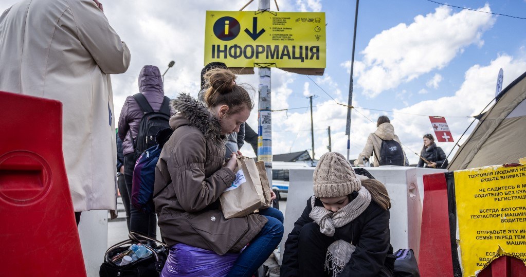 Polski biznes ruszył z pomocą Ukrainie i Ukraińcom po wybuchu wojny. 81 proc. ankietowanych firm zadeklarowało udzielenie pomocy rzeczowej, 70 proc. finansowej, 60 proc. niematerialnej /WOJTEK RADWANSKI / AFP /AFP