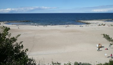 "Polski Dubaj" nad Bałtykiem. Zobacz, co przyciąga tłumy do Jarosławca