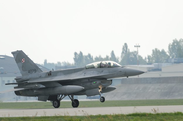 Polski F-16 w bazie w Krzesinach /Jakub Kaczmarczyk /PAP