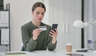 Polski gigant, policja i NASK połączyli siły. Efektem nietypowa kampania 