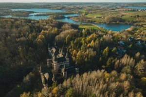 "Polski Hogwart", "zaczarowany las" i ukryta plaża. Te miejsca znane są tylko nielicznym