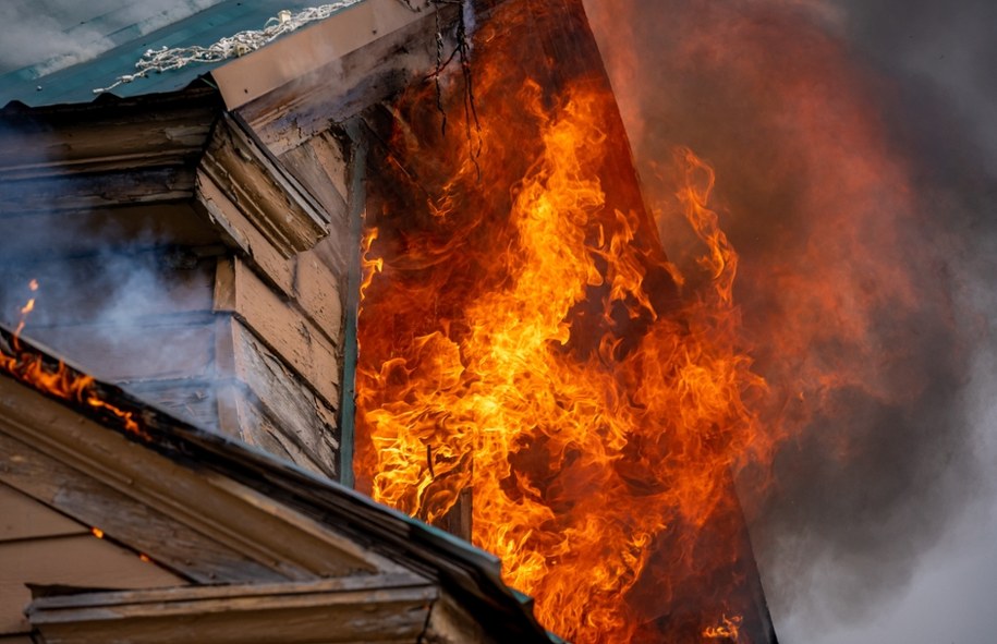Polak bohaterem w Irlandii. Uratował mężczyznę z płonącego budynku