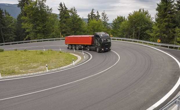 Polski kierowca pobity przez imigrantów w Belgii. "Inni kierowcy bali się wysiąść z samochodów" 