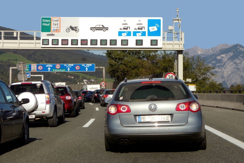 Polski kierowca przekroczył prędkość w rejonie głównego punktu poboru opłat na autostradzie A13 /Getty Images