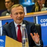 Polski komisarz przedstawił plan budżetu UE. Miliardy euro na obronność