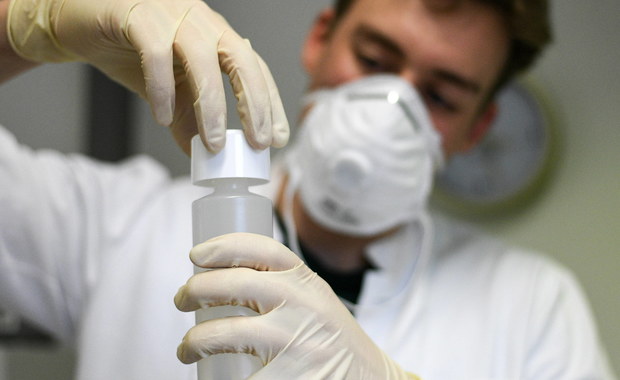 Polski naukowiec rozpracował enzym kluczowy w walce z koronawirusem