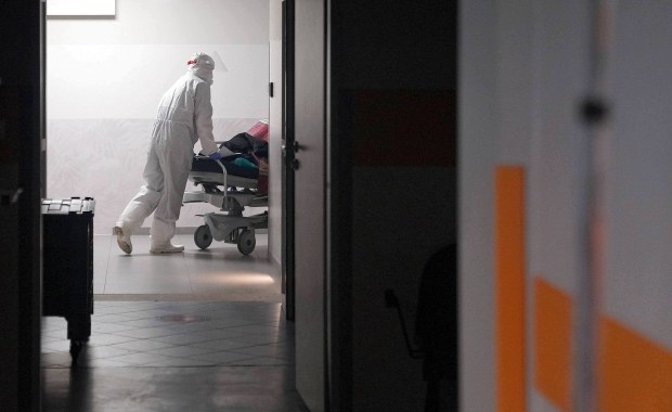 Polski pacjent "zero": Do dzisiaj odczuwam skutki choroby. Myślę, że się zaszczepię