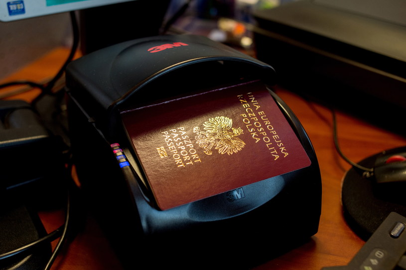 Polski paszport jest szóstym najsilniejszym na świecie /Daniel Dmitriew /Agencja FORUM