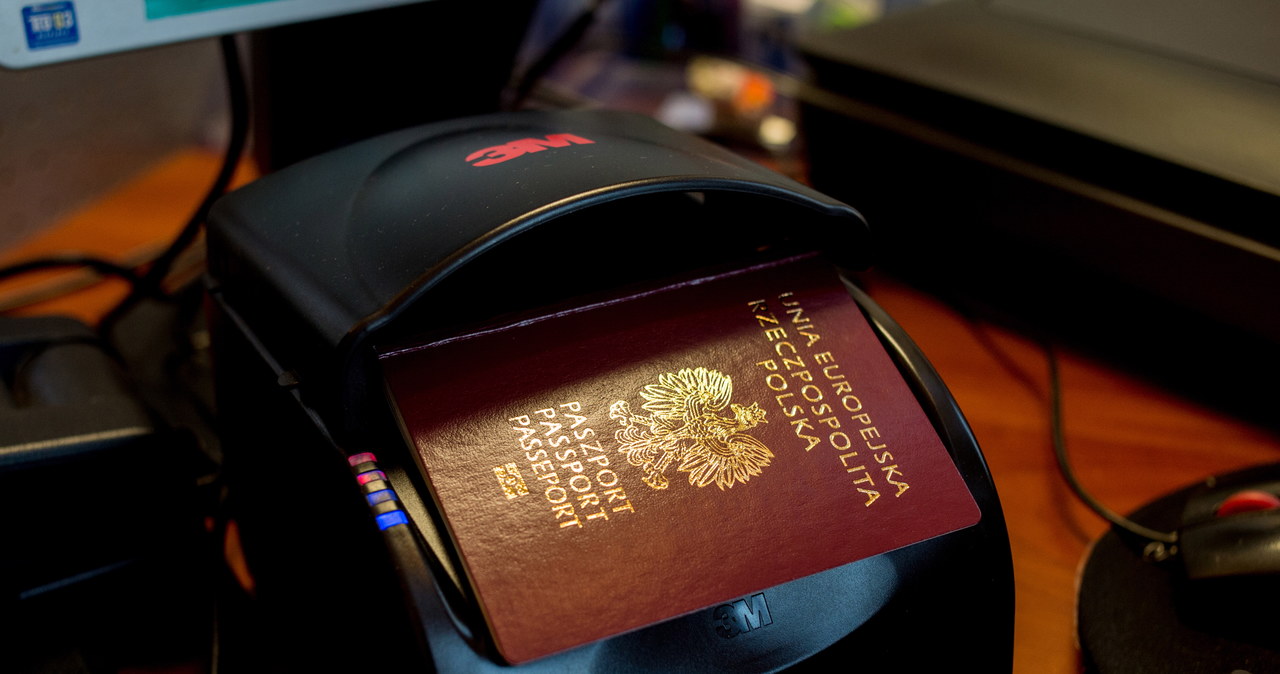 Polski paszport jest szóstym najsilniejszym na świecie /Daniel Dmitriew /Agencja FORUM