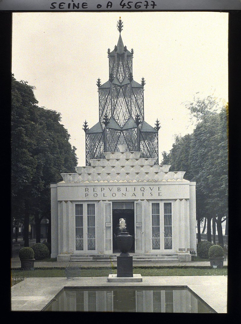Polski pawilon w Paryżu na Międzynarodowej Wystawie Sztuki Dekoracyjnej i Wzornictwa w 1925 roku. Autor  projektu: Józef Czajkowski /Wikimedia
