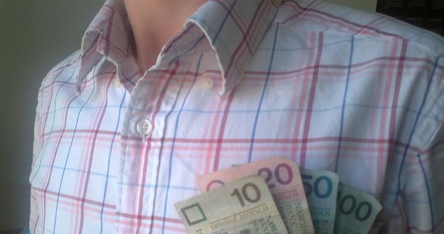 Polski pracownik otrzymuje na rękę przeciętnie 74 procent swojego wynagrodzenia brutto /INTERIA.PL