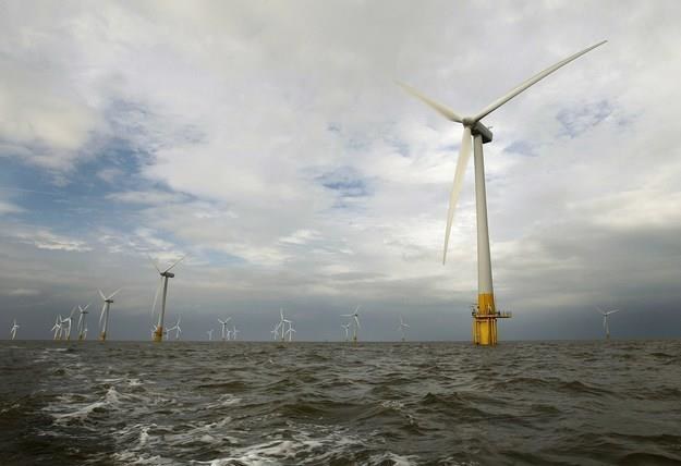 Polski rząd postanowił bardzo mocno zaangażować się w rozwój morskiej energetyki wiatrowej /AFP