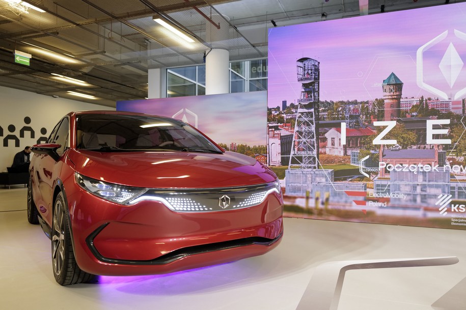 Polski samochód elektryczny Izera /Andrzej  Grygiel /PAP