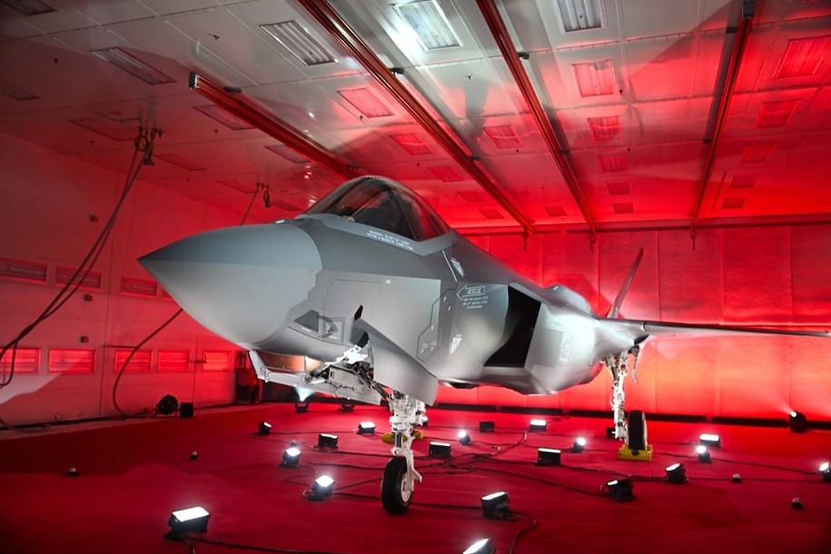 Polski samolot F-35. Samoloty tego typu są zdolne do przenoszenia broni jądrowej. /Radek Pietruszka /PAP