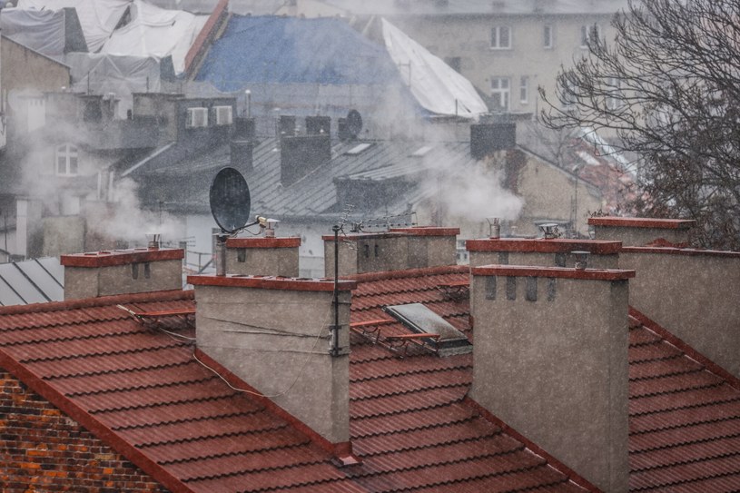 Polski smog jest bardziej szkodliwy od innych - donoszą polscy badacze /Beata Zawrzel/REPORTER /Reporter
