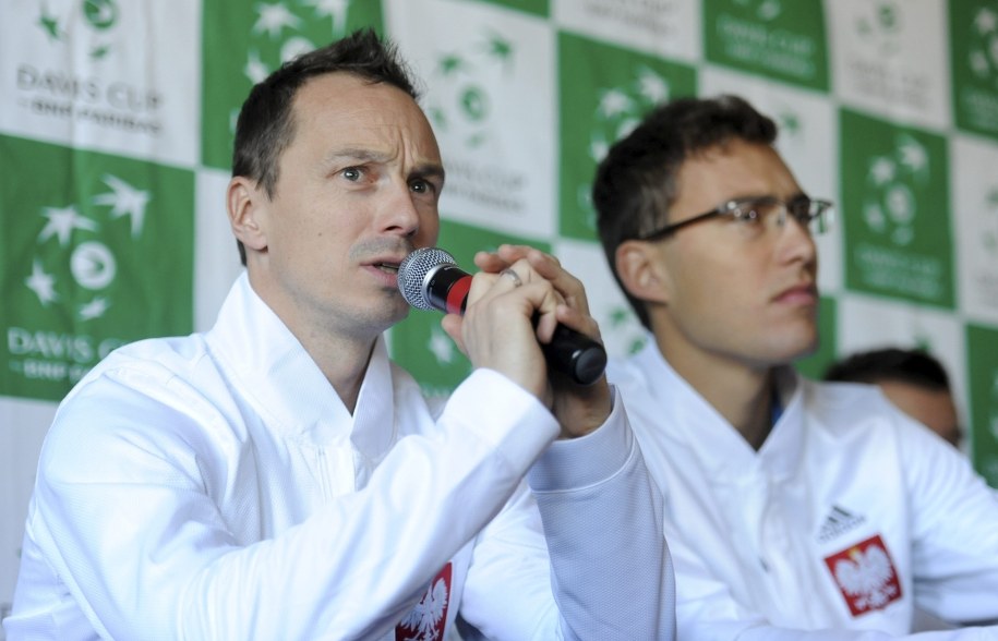 Polski tenisista Jerzy Janowicz i kapitan reprezentacji Polski Radosław Szymanik /Bartłomiej Zborowski /PAP