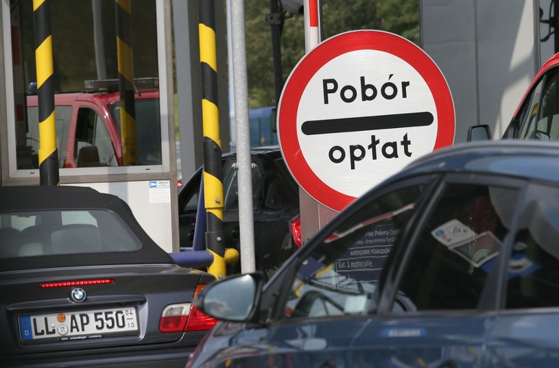Polskie autostrady znoszą opłaty dla Ukraińców i organizacji niosącym im pomoc /Damian Klamka /East News