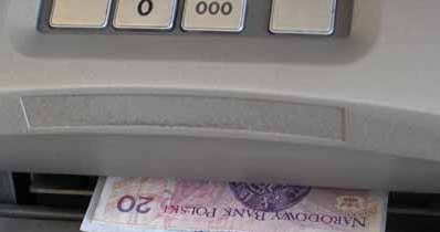 Polskie banki mają coraz większe problemy finansowe i wprowadzają coraz bardziej absurdalne opłaty /INTERIA.PL