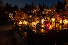 Polskie cmentarze nocą 