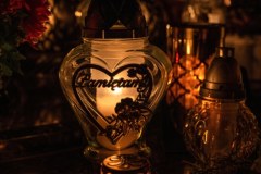 Polskie cmentarze nocą 