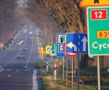 Polskie drogi fatalnie oznakowane! Znaków za dużo...