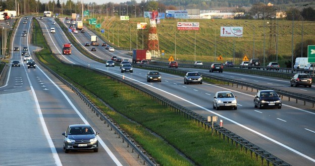 Polskie drogi wyglądają coraz lepiej, ale jeszcze wiele jest do zrobienia /Wojciech Stróżyk /Reporter