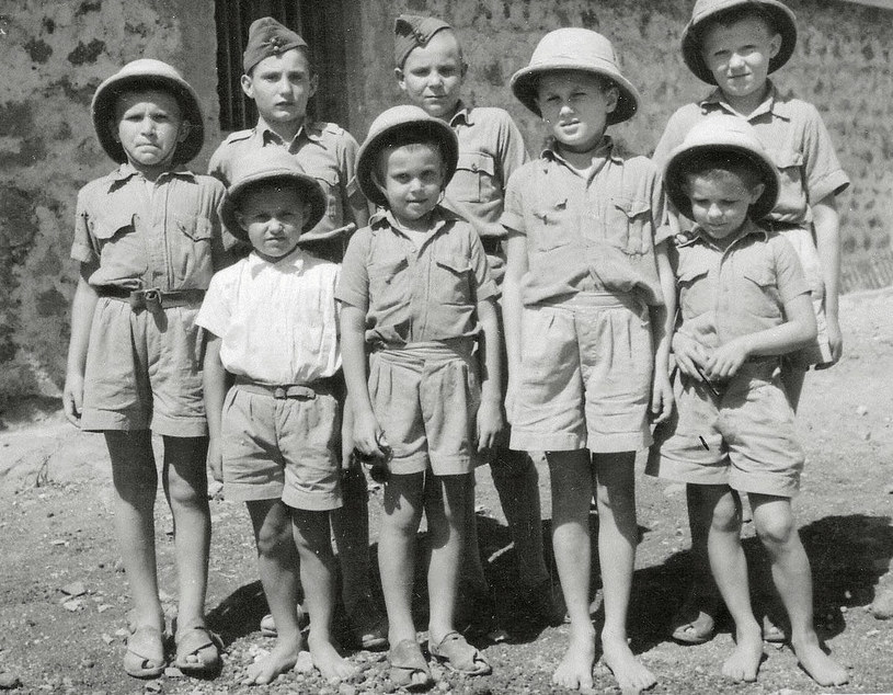 Polskie dzieci, którymi zaopiekował się maharadża Jam Saheb Digvijay Sinhji (fot. ze strony http://madhu-madhusree.blogspot.com/) /INTERIA.PL
