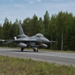 Polskie F-16 lądowały na drodze. DGRSZ: jako pierwsze w historii