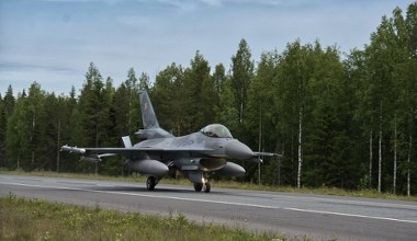 Polskie F-16 lądowały na drodze. DGRSZ: jako pierwsze w historii