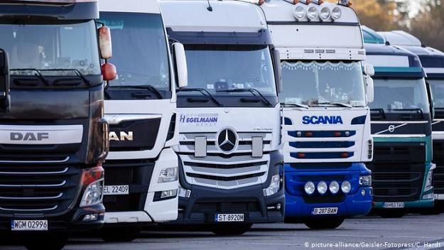 Polskie firmy transportowe mają szansę na odszkodowania od producentów ciężarówek /Deutsche Welle