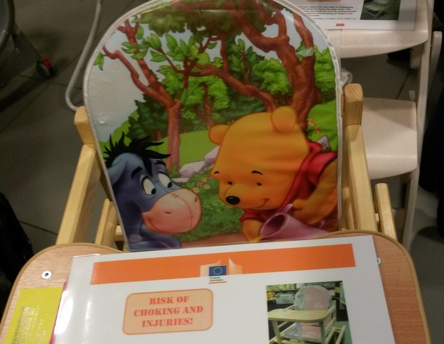Polskie krzesełko dla dzieci pokazywane na wystawie w Komisji Europejskiej. /Katarztyna Szymańska-Borginion /RMF FM