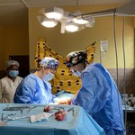 Polskie lekarki przez trzy tygodnie operowały potrzebujących w Kamerunie